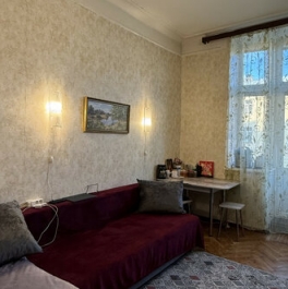 Продажа 4-комн квартиры на вторичном рынке улица Маринеско,  д. 1