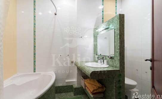 Продажа 5-комн квартиры на вторичном рынке Октябрьский переулок,  д. 5