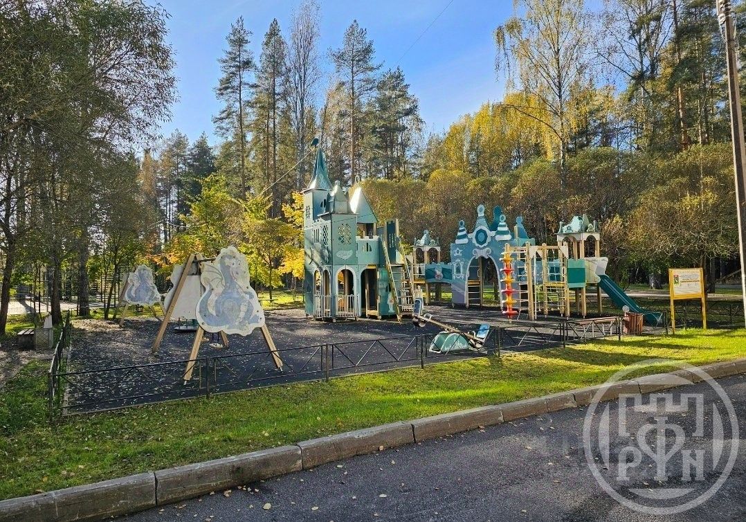 Продажа 1-комн квартиры на вторичном рынке пос. Песочный, Военный городок, 24