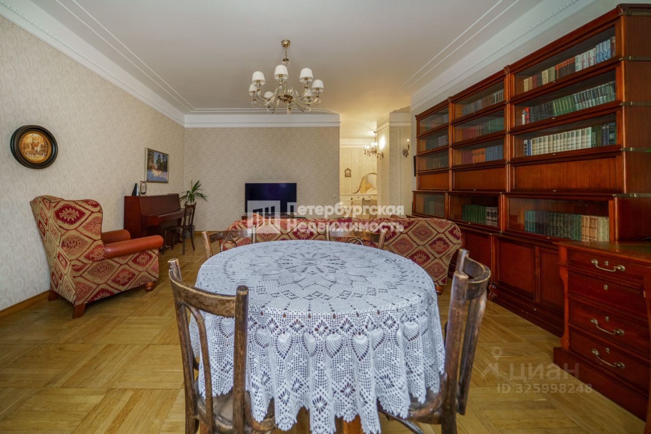 Продажа 4-комн квартиры на вторичном рынке Каменноостровский проспект, 65