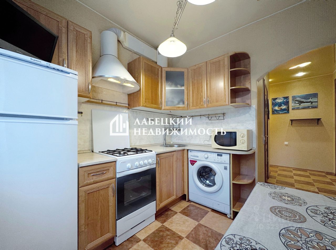 Продажа 1-комн квартиры на вторичном рынке пос. Аннино, улица Центральная, 2