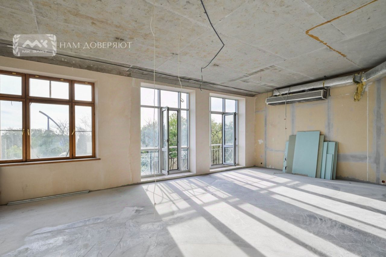 Продажа 4-комн квартиры на вторичном рынке Динамовская улица, 2