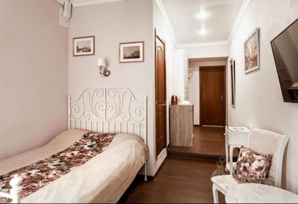 Продажа 4-комн квартиры на вторичном рынке Невский проспект, 156