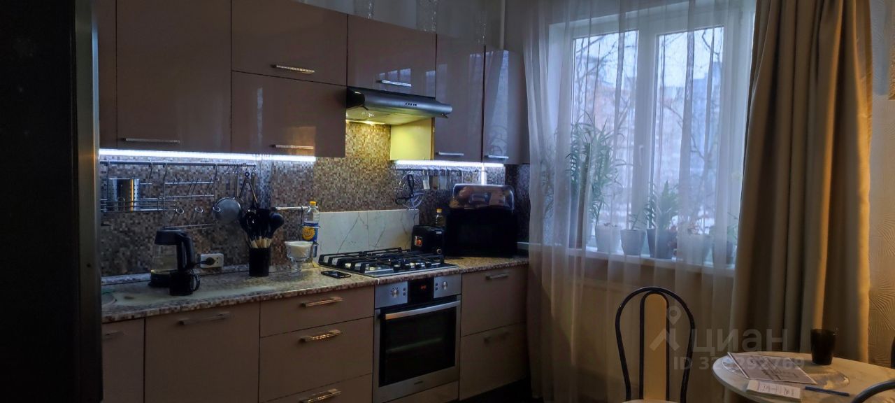 Продажа 3-комн квартиры на вторичном рынке улица Кораблестроителей, 35Б