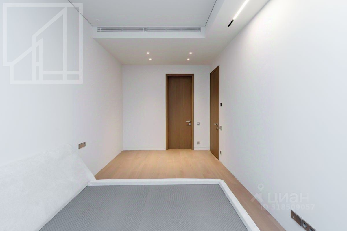 Аренда 2-комн квартиры на вторичном рынке Саввинская набережная, 13