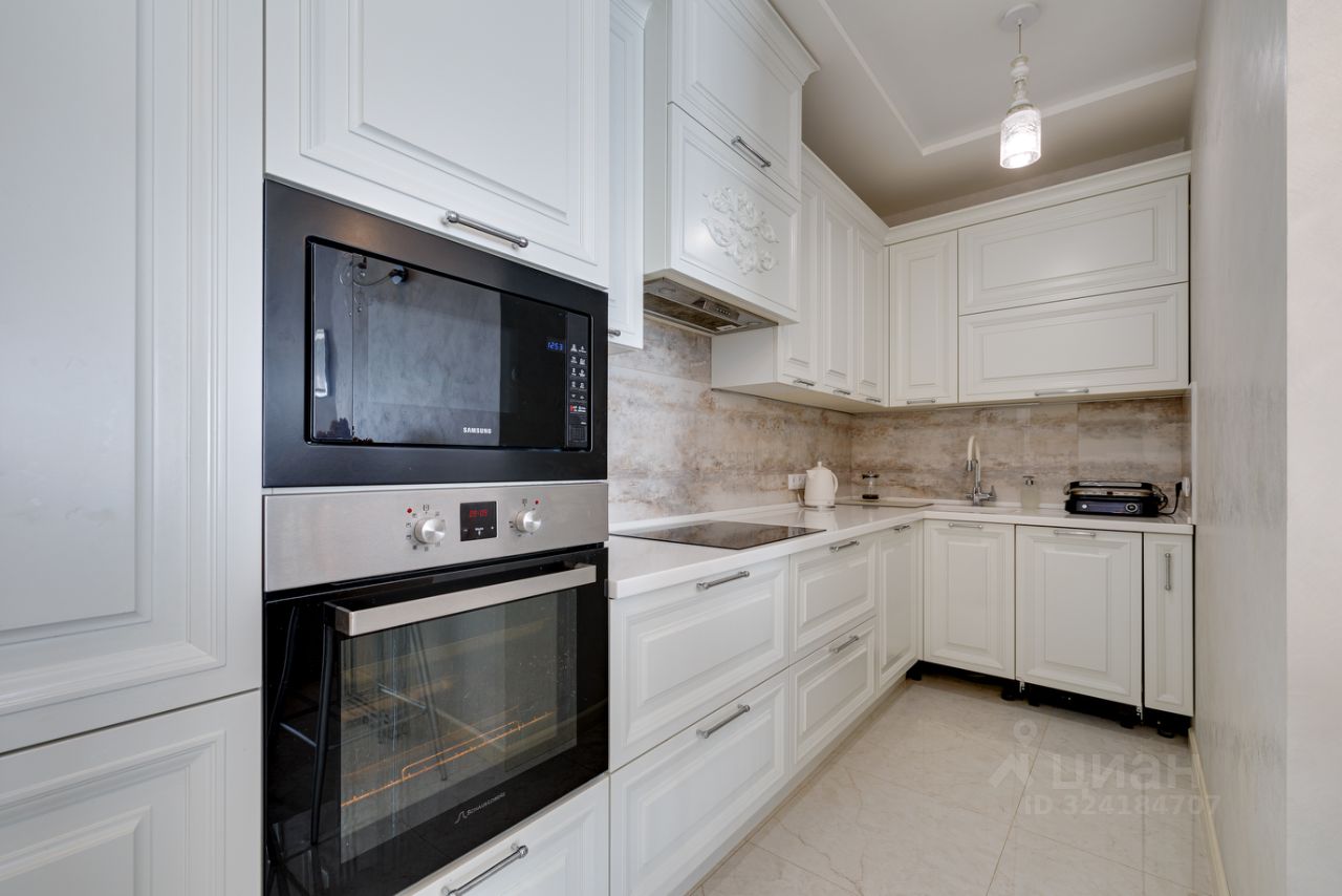 Продажа 3-комн квартиры на вторичном рынке улица Покрышкина, 8