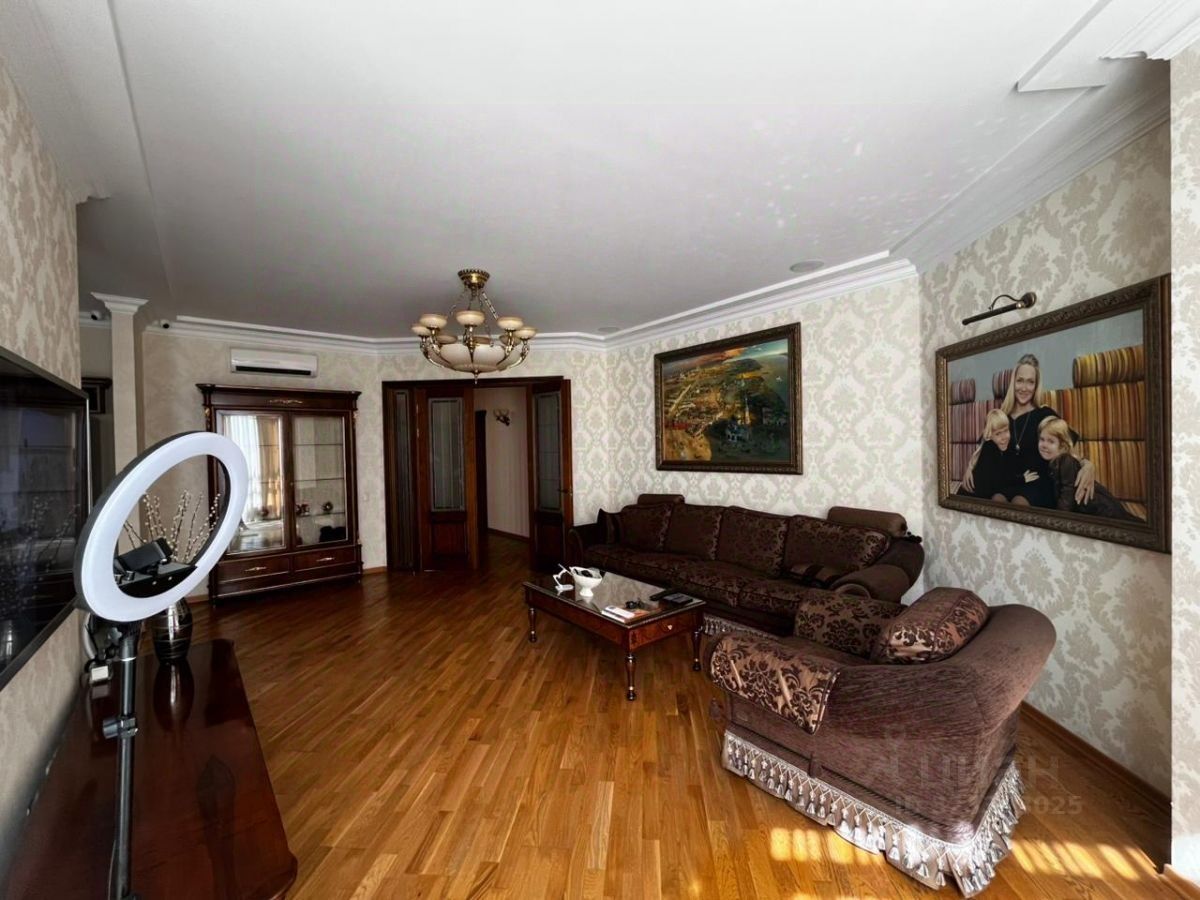 Продажа 4-комн квартиры на вторичном рынке Ломоносовский проспект, 25к1