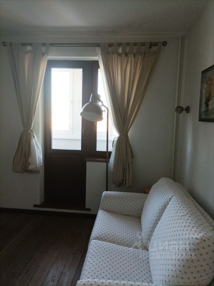 Аренда 4-комн квартиры на вторичном рынке Петрозаводская улица, 3