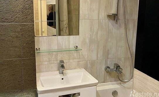 Продажа 1-комн квартиры на вторичном рынке улица Константина Федина,  д. 1 к2