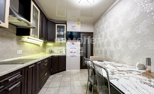 Продажа 3-комн квартиры на вторичном рынке улица Михайлова,  д. 30А к4