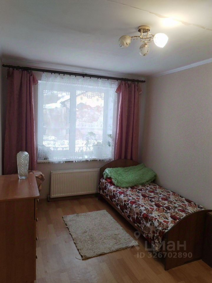 Продажа 2-комн квартиры на вторичном рынке Толмачево городской поселок, улица Прохорова, 43к1