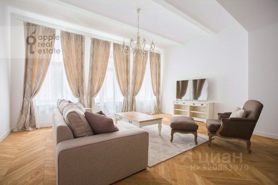 Продажа 3-комн квартиры на вторичном рынке Никольская улица, 10/2С2б