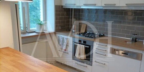 3-комн квартира улица Академика Комарова,  д. 7В