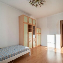 Продажа 2-комн квартиры на вторичном рынке улица Грина,  д. 18