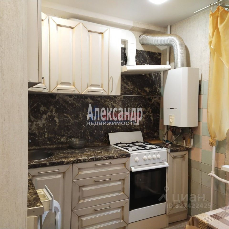 Продажа 3-комн квартиры на вторичном рынке Петергоф, Суворовская улица, 3к4