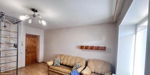 3-комн квартира улица Бадаева,  д. 5