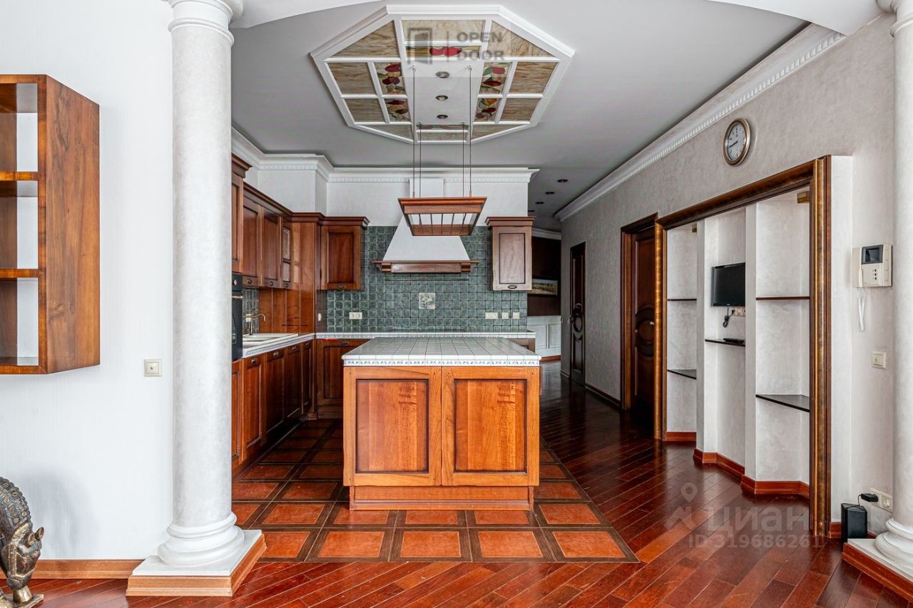 Продажа 4-комн квартиры на вторичном рынке Островной проезд, 12К1