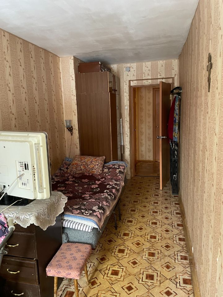 Продажа 3-комн квартиры на вторичном рынке Имени Морозова городской поселок, улица Хесина, 13