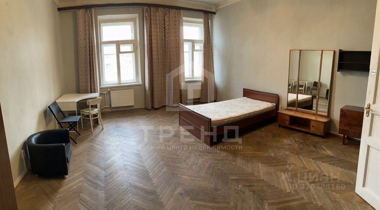 Продажа 4-комн квартиры на вторичном рынке 15-я Васильевского острова линия, 86