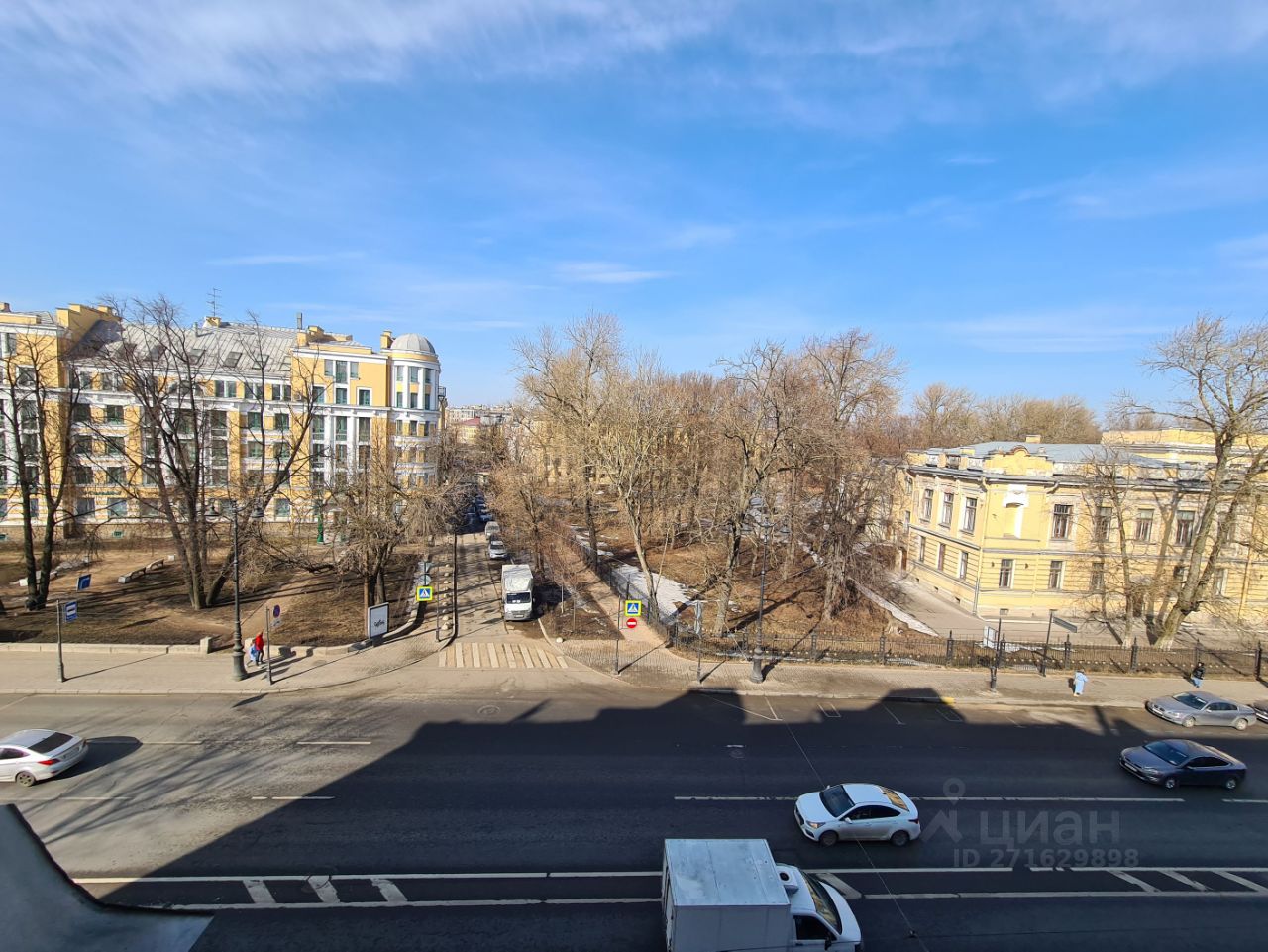 Продажа 4-комн квартиры на вторичном рынке Суворовский проспект, 33