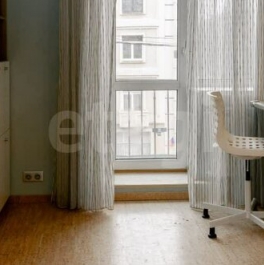 Продажа 4-комн квартиры на вторичном рынке Кима пр-кт,  д. 13