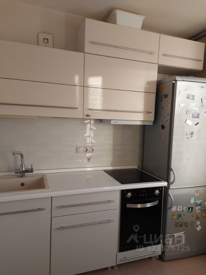 Аренда 2-комн квартиры на вторичном рынке Новоясеневский проспект, 40К3