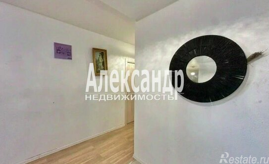 Продажа 4-комн квартиры на вторичном рынке Орлово-Денисовский проспект,  д. 19 к3 с1