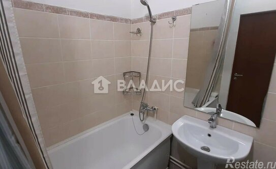 Продажа 1-комн квартиры на вторичном рынке Зенино, улица Барыкина,  д. 10/2