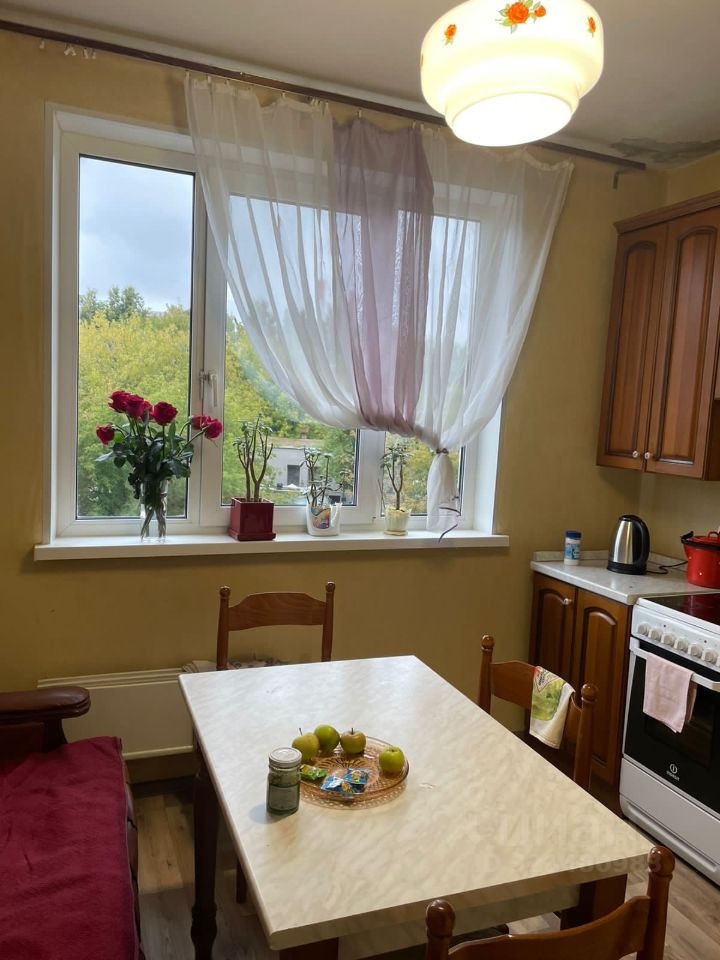 Продажа 2-комн квартиры на вторичном рынке улица Шверника, 17К3