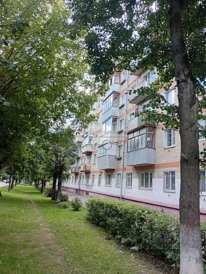 Продажа 2-комн квартиры на вторичном рынке Климовск мкр, проспект 50 лет Октября, 8/9