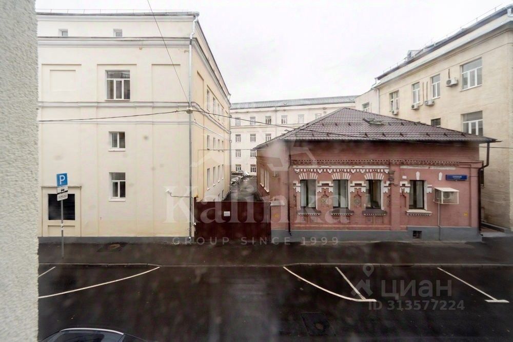Продажа 3-комн квартиры на вторичном рынке Хлебный переулок, 24