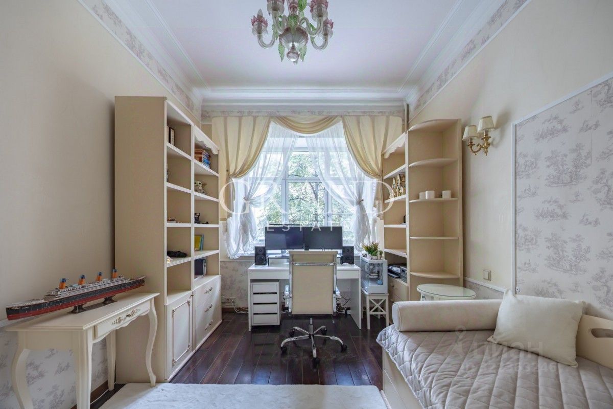 Продажа 4-комн квартиры на вторичном рынке Уланский переулок, 14кА