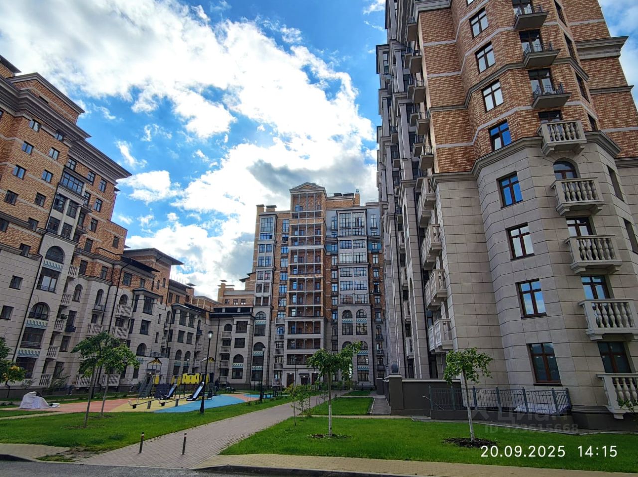 Продажа 3-комн квартиры на вторичном рынке Город-событие мкр, с. Лайково, 68