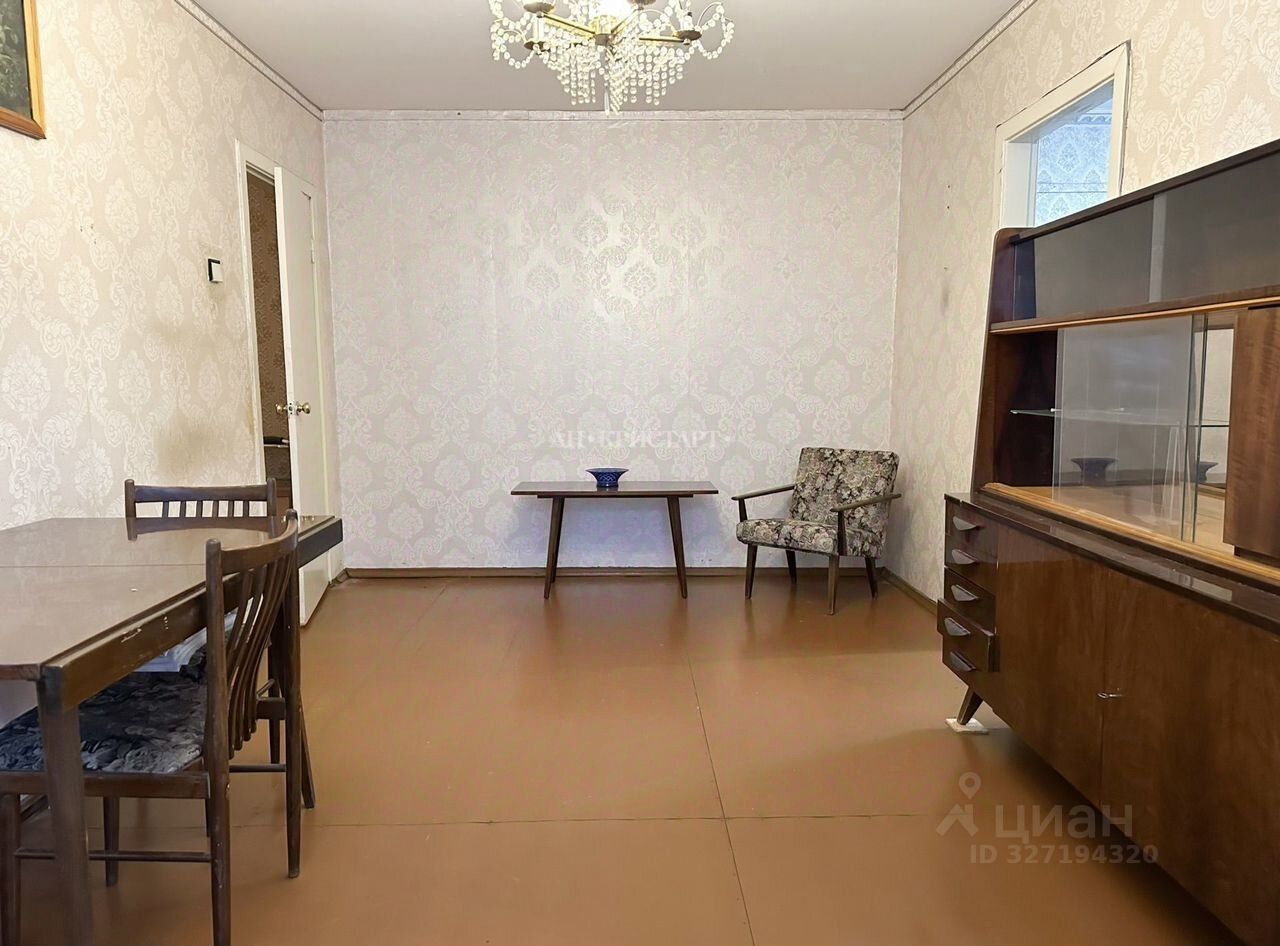 Продажа 3-комн квартиры на вторичном рынке Луга, улица Красной Артиллерии, 15
