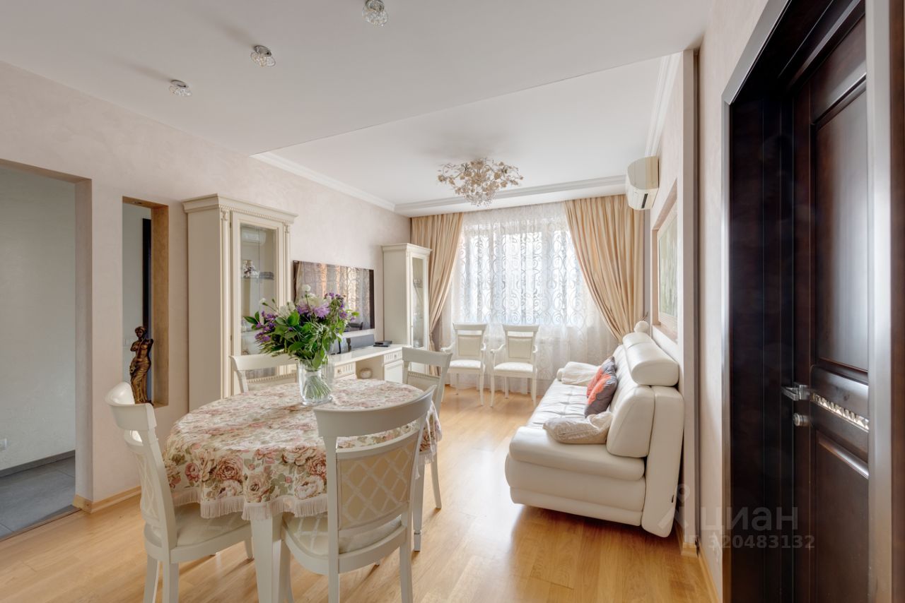 Продажа 3-комн квартиры на вторичном рынке Полярная улица, 42К1