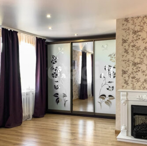 3-комн квартира Кириши г, Нефтехимиков ул,  д. 45