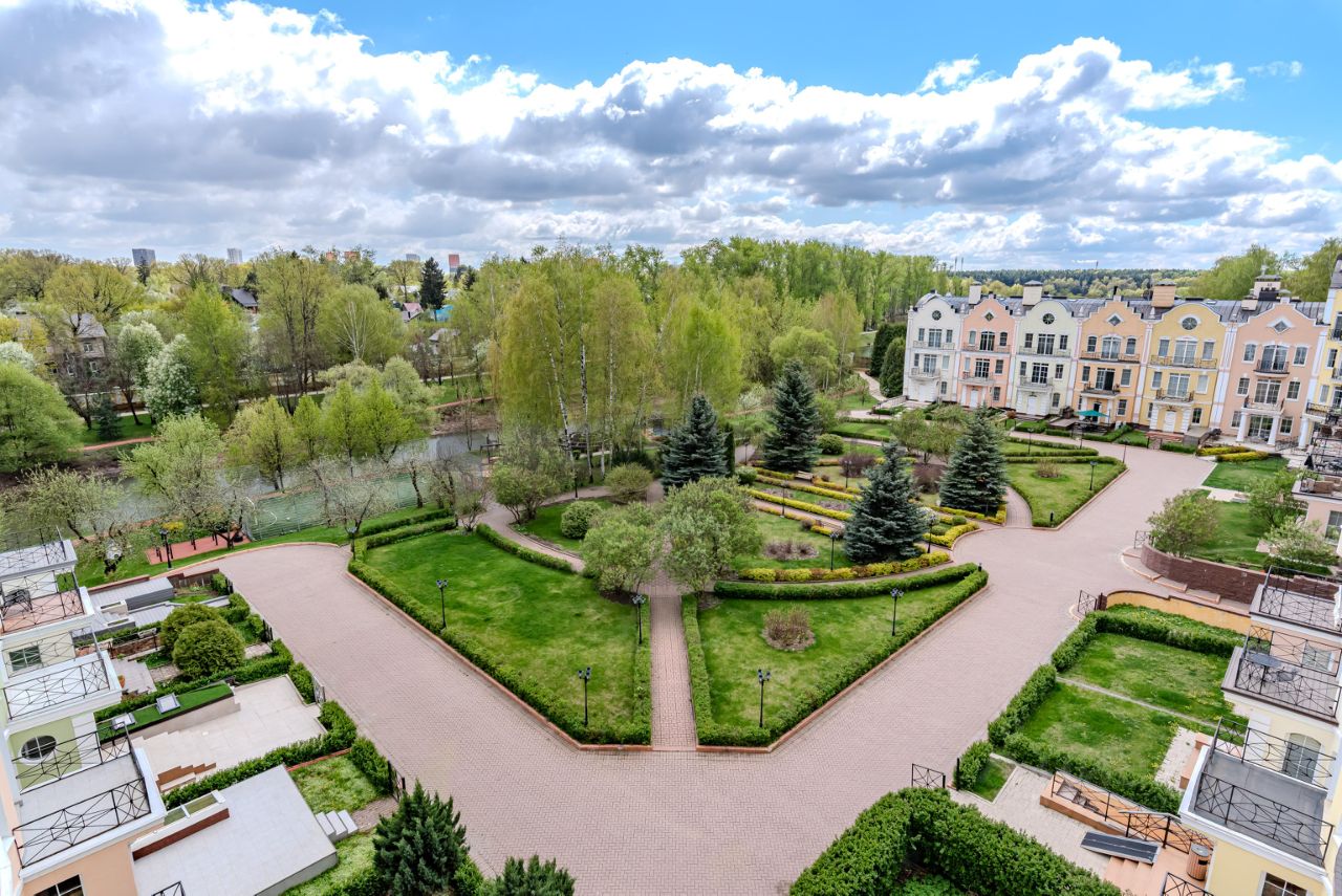 Продажа 5-комн квартиры на вторичном рынке Воскресенская улица, 2