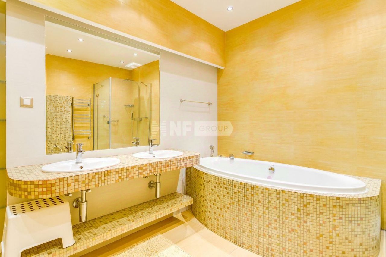 Продажа 5-комн квартиры на вторичном рынке улица Климашкина, 17С2