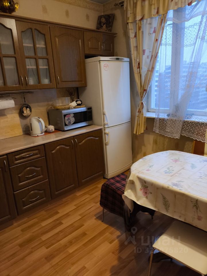 Аренда 2-комн квартиры на вторичном рынке улица Декабристов, 28К2