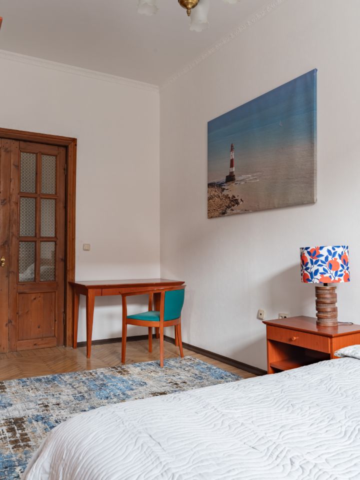 Аренда 3-комн квартиры на вторичном рынке Суворовский проспект, 56