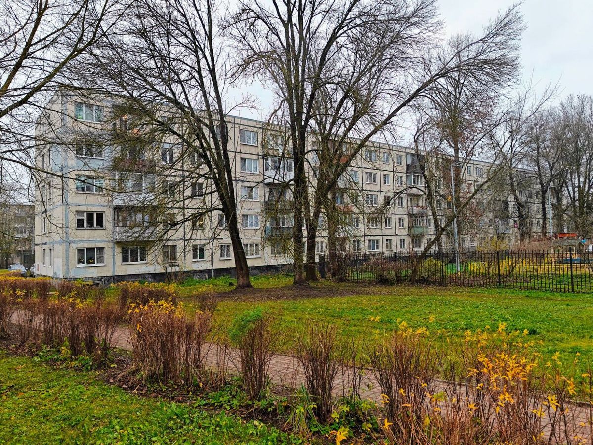 Продажа 3-комн квартиры на вторичном рынке Красное Село, Гвардейская улица, 19к3