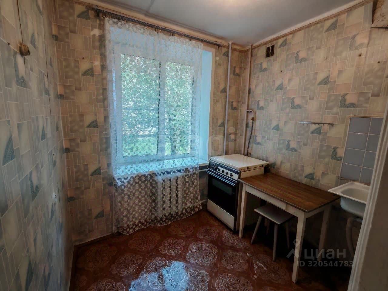 Продажа 3-комн квартиры на вторичном рынке Кириши, Волховская набережная, 4