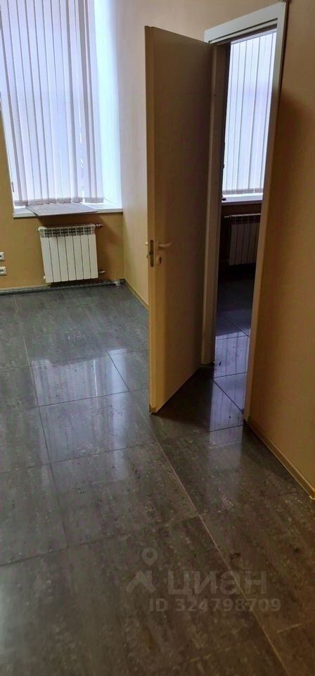 Продажа 6-комн квартиры на вторичном рынке 14-я Васильевского острова линия, 93