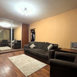 Продажа 2-комн квартиры на вторичном рынке ул Раменки,  д. 8,  к. 1