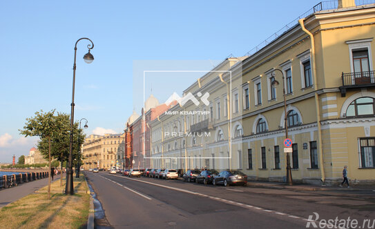 Продажа 4-комн квартиры на вторичном рынке набережная Макарова,  д. 14