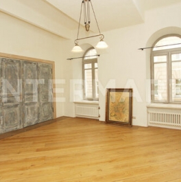 Продажа 4-комн квартиры на вторичном рынке Уланский переулок,  д. 19