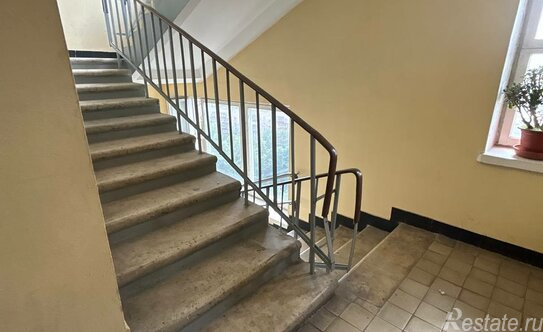 Продажа 2-комн квартиры на вторичном рынке улица Алабяна,  д. 15