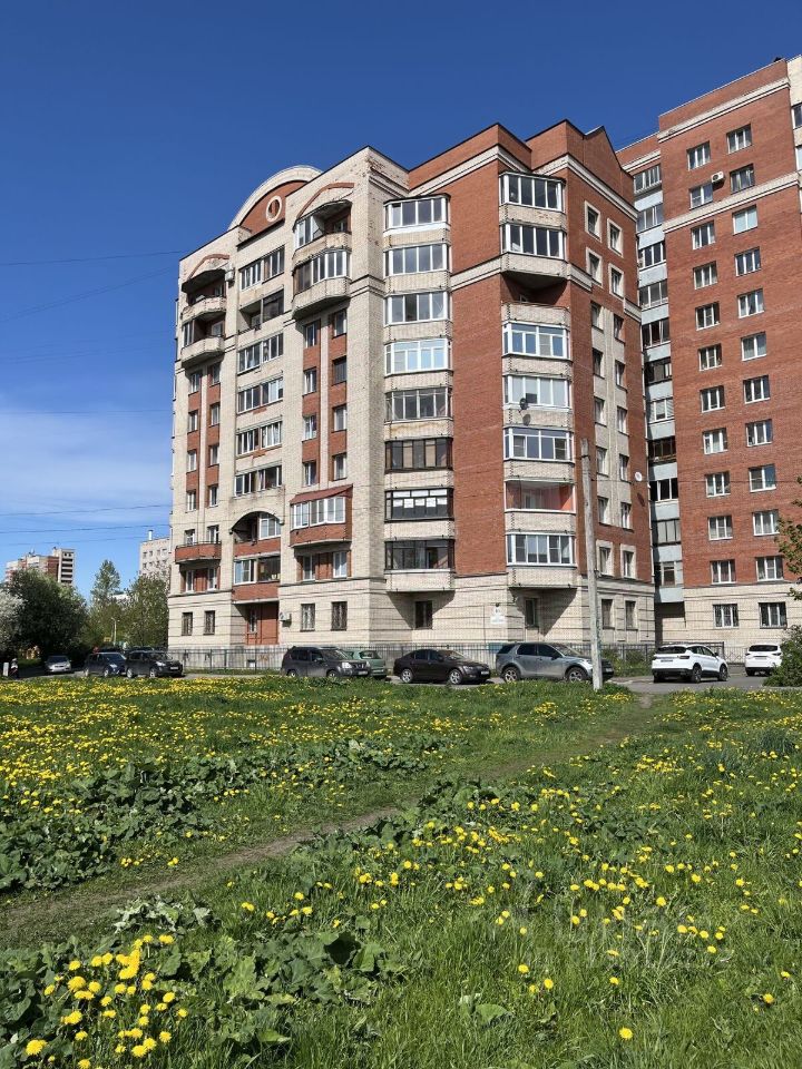 Продажа 3-комн квартиры на вторичном рынке улица Дыбенко, 40К1