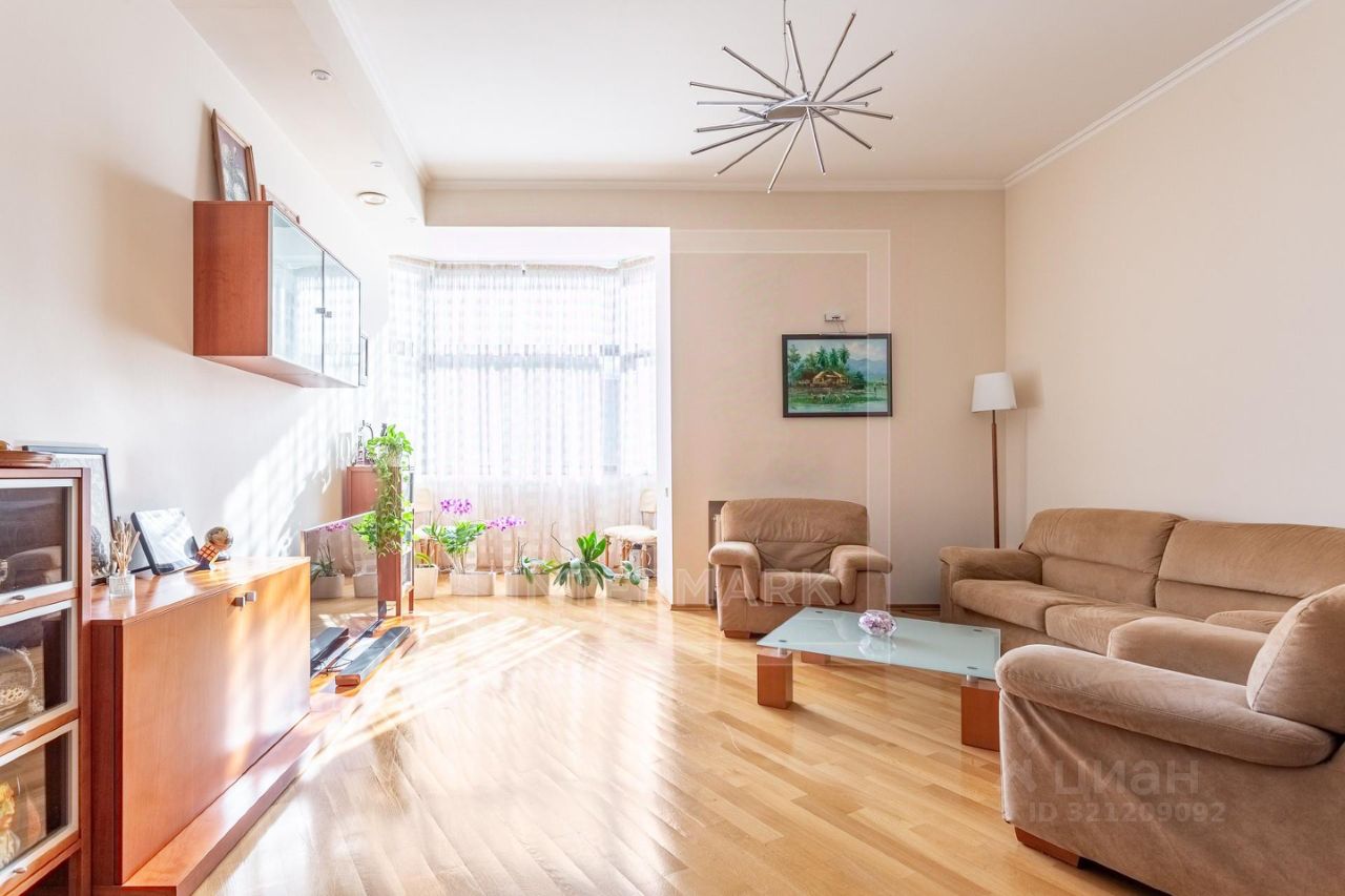Продажа 3-комн квартиры на вторичном рынке улица Машкова, 6С1