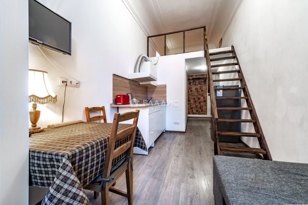 Продажа 6-комн квартиры на вторичном рынке Гатчинская улица, 35